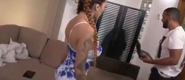 Ruivinha rabuda gostosa no gangbang