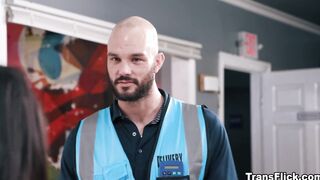 Trans Kasey Kei fucks with the hung courier