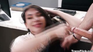 Trans Kasey Kei fucks with the hung courier