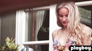 Perfect ass blonde teen shows nice ass