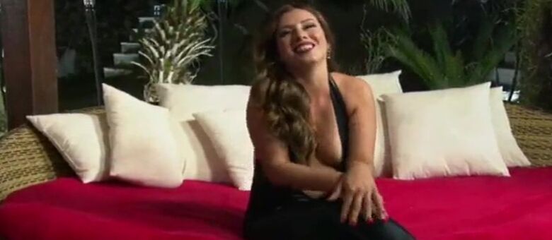 Morena gostosa fudendo com o dotado