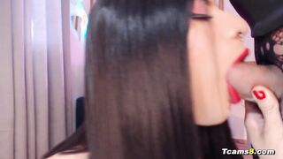 Gorgeous Shemale Deepthroats Her Girlfriend