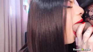 Gorgeous Shemale Deepthroats Her Girlfriend