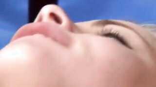 Loirinha linda e gostosa fudendo com dois