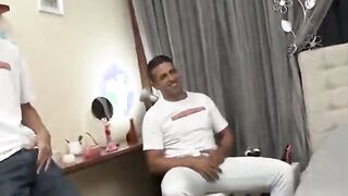 Loira gostosa no gangbang