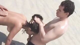 Morena gostosa fudendo na praia