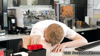 Syren De Mer Twerks Lets The Customer Do Whatever He Wants With Her For Some Extra Ca