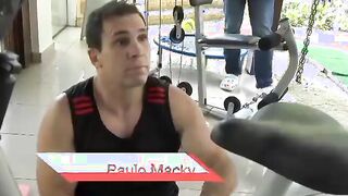 Ruiva gostosa do rabão fudendo com dois