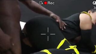 Morena gostosa do rabão fudendo com o negão dotado