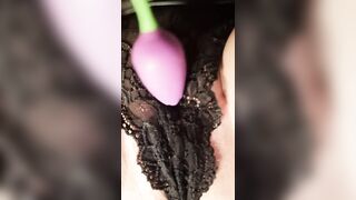 Amateur cougar close up vagina play
