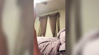 Thick hispanic making her butt make clapping noise
