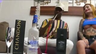 Ruiva gostosa fudendo com o negão dotado