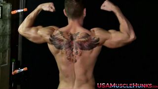 Bodybuilder finds release in solo show after taking snaps