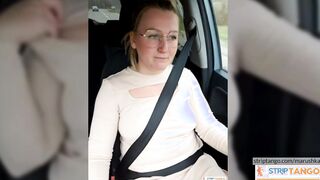 Milf  in car in stripTango com chat