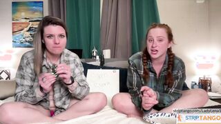 Lesbi in bed on striptango chat