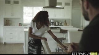 Stepdad making ebony stepdaughter squirt
