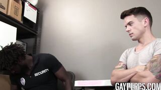 Inked jock hardcore BBC bareback drilling for shoplifting