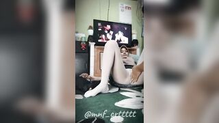 Hijab Cantik Nyepong Pacarnya Sambil Main Game