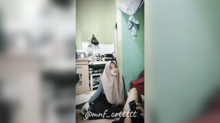 Hijab Cantik Nyepong Pacarnya Sambil Main Game