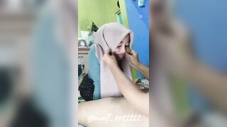 Hijab Cantik Nyepong Pacarnya Sambil Main Game