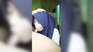 Hijabers Manis Nyepong Lembut Bikin Ketagihan