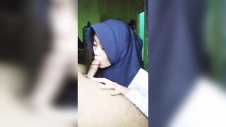 Hijabers Manis Nyepong Lembut Bikin Ketagihan