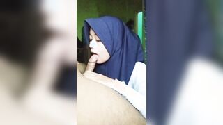 Hijabers Manis Nyepong Lembut Bikin Ketagihan