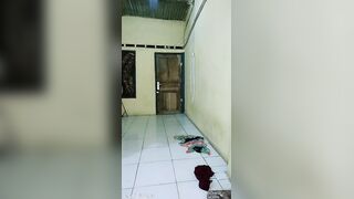 Habis Hujan Hujanan Abang Ojol Dilayani Biar Badan Hangat
