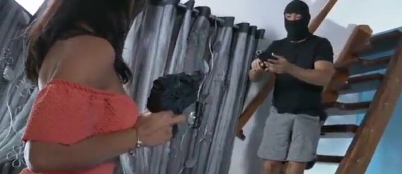 Morena gostosa do rabão fudendo com o dotado