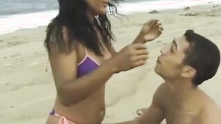 Mulata gostosa do rabão fudendo na praia