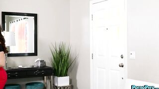 Real Estate Agent Keira Croft Gives Ass To Sell House