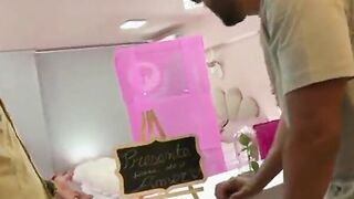 Loirinha branquinha rabuda linda e   gostosa do rabão fudendo com os dotados