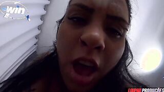 Morena tatuada gostosa do rabão fudendo com o negão dotado