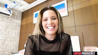 Loirinha gostosa do rabão fudendo com o negão dotado