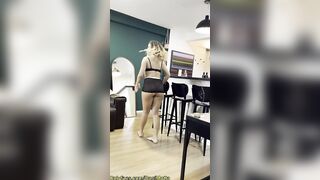 Loirinha gostosa do rabão fudendo com o dotado
