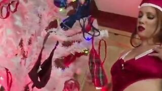 Ruivinha gostosa do rabão fudendo com o dois dotados