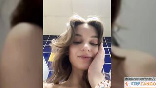 AngelAri Online porn shows at stripTango