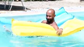 Morena tatuada gostosa do rabão fudendo com o dotado