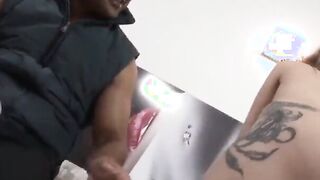 Loirinha gostosa do rabão fudendo com o negão dotado