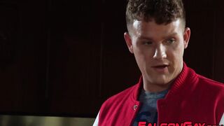 Studs enjoy intense oral foreplay and threeway rawfucking