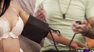 Stepbrother plays step DOctor with stepsister