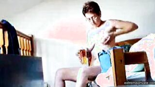 O yes, I saw stepmom's hairy cunt