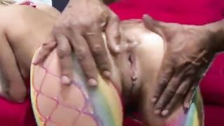 Loirinha gostosa do rabão fudendo com o negão dotado