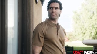 Penelope Woods fucks a delivery man