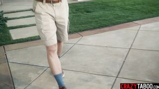 Penelope Woods fucks a delivery man