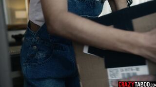 Penelope Woods fucks a delivery man