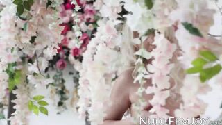 Angel like blonde Jessica Blank flaunting off her nubile and picture perfect body