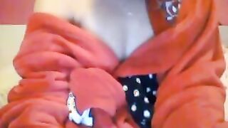 Hot Chick with glasses masturbates on cam