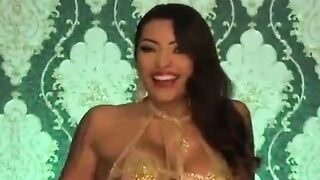 Morena gostosa do rabão fudendo com o dotado