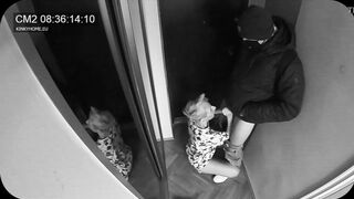 Concealed camera - wifey blown the postman while hubby into